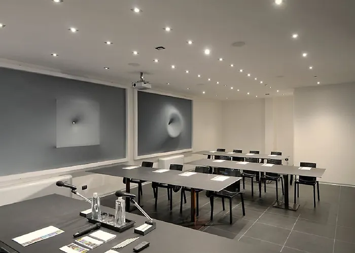 Metropolitan Hotel 4*