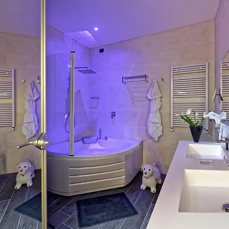 Metropolitan Hotel 4*