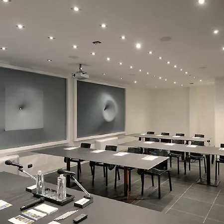 Metropolitan Hotel 4*