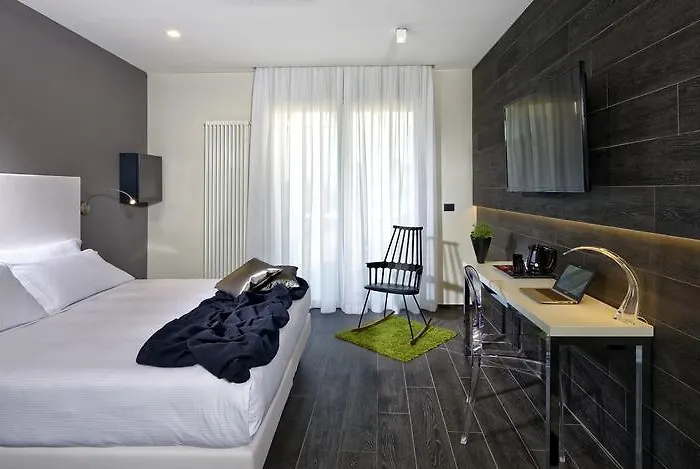 Hotel Metropolitan 4*