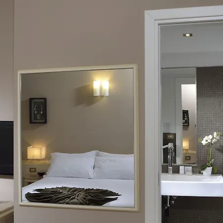 Metropolitan Hotel 4*