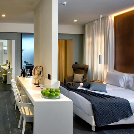 Metropolitan Hotel 4*